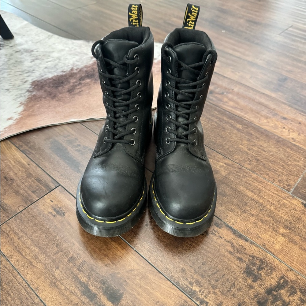 Dr. Martens Black Leather 8-Eye Lace-Up Boots - 1460 style Waterproof - Size 8